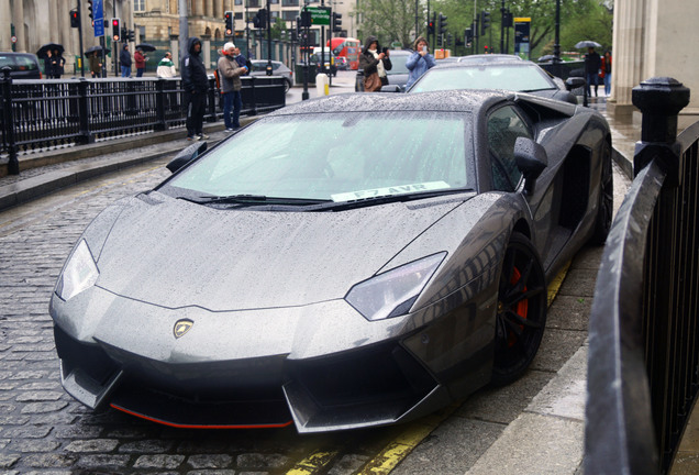 Lamborghini Aventador LP700-4 Roadster