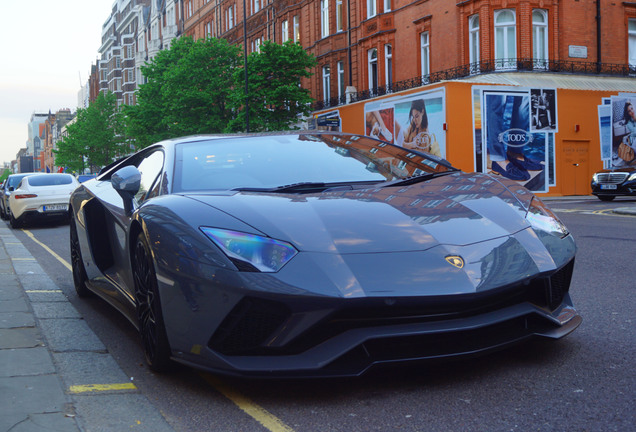 Lamborghini Aventador S LP740-4