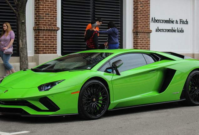 Lamborghini Aventador S LP740-4