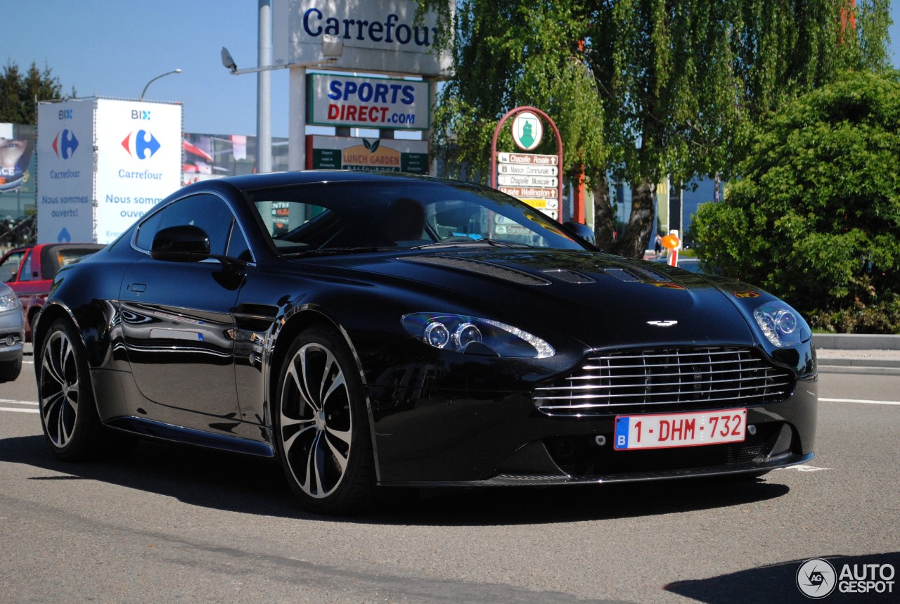 Aston Martin V12 Vantage Carbon Black Edition