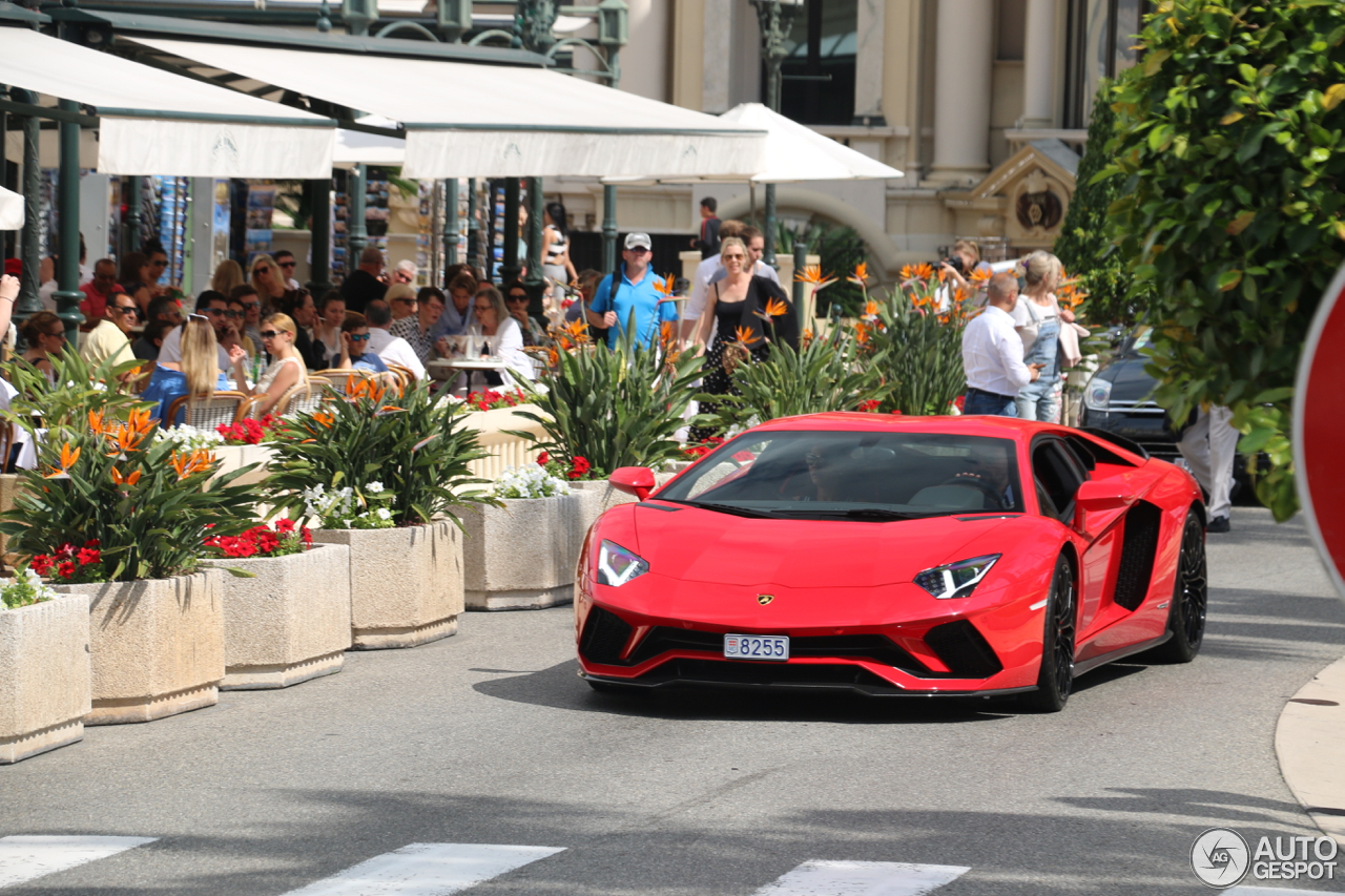 Lamborghini Aventador S LP740-4