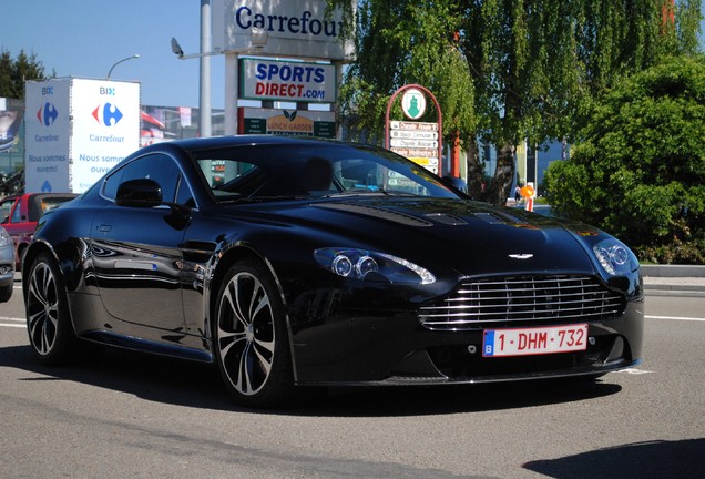 Aston Martin V12 Vantage Carbon Black Edition