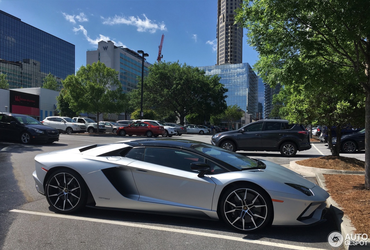 Lamborghini Aventador S LP740-4 Roadster