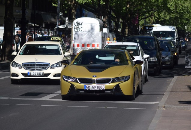 BMW i8 Protonic Frozen Yellow Edition