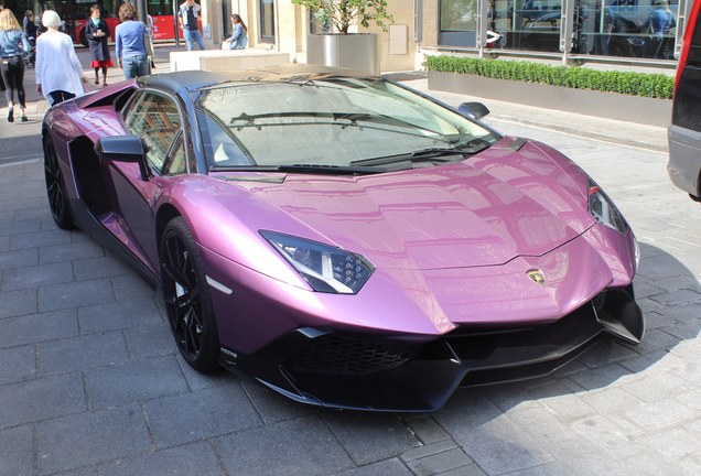 Lamborghini Aventador LP700-4 Roadster