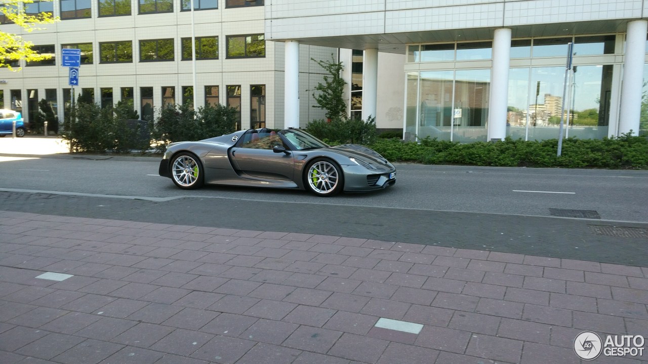 Porsche 918 Spyder Weissach Package