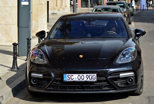 Porsche 971 Panamera Turbo