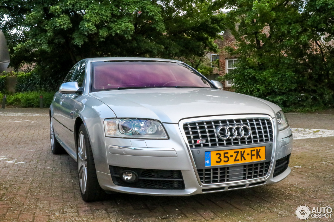 Audi S8 D3