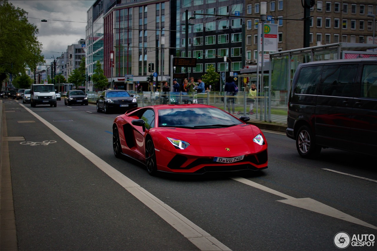 Lamborghini Aventador S LP740-4