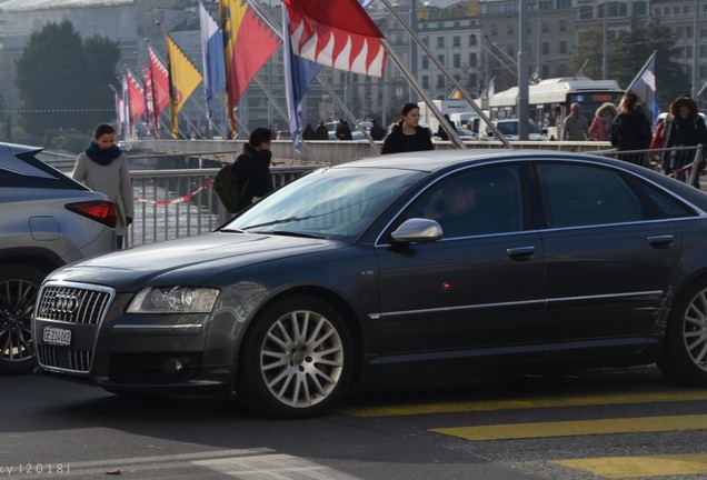 Audi S8 D3