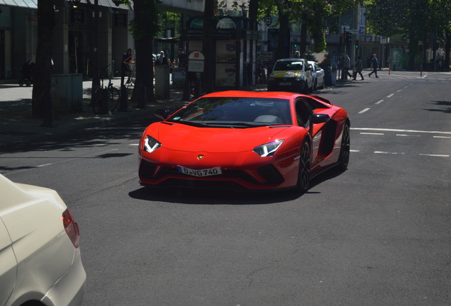 Lamborghini Aventador S LP740-4