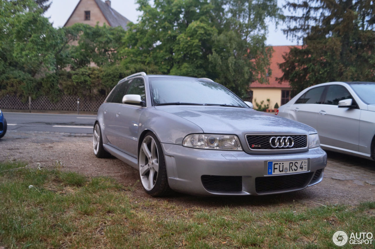 Audi RS4 Avant B5