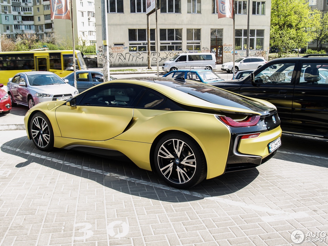 BMW i8 Protonic Frozen Yellow Edition