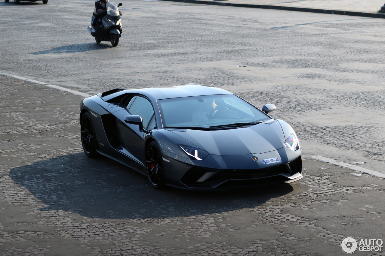 Lamborghini Aventador S LP740-4