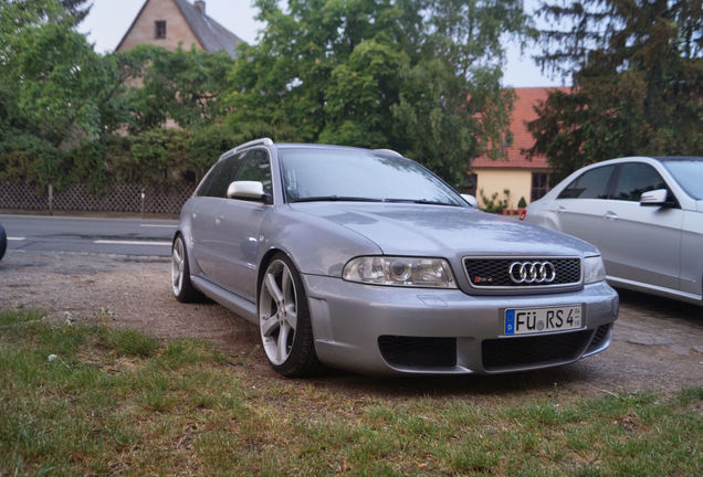 Audi RS4 Avant B5