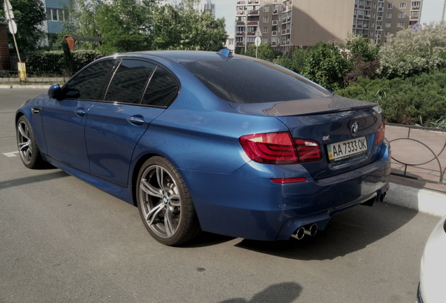 BMW M5 F10 2011