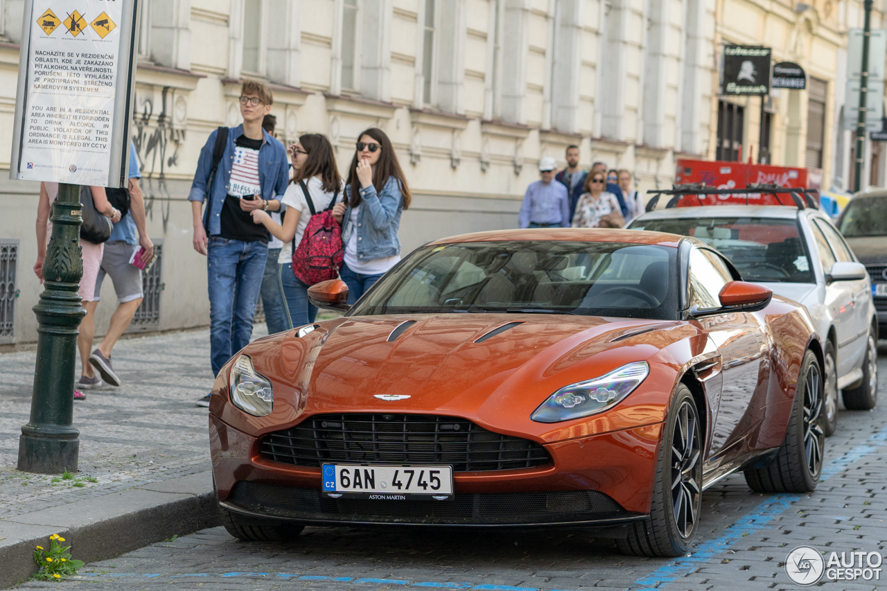 Aston Martin DB11