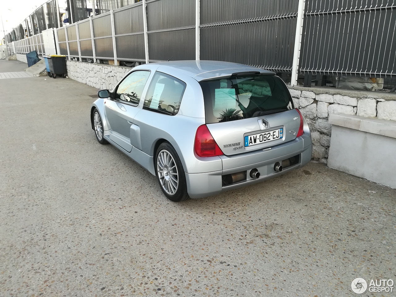 Renault Clio V6