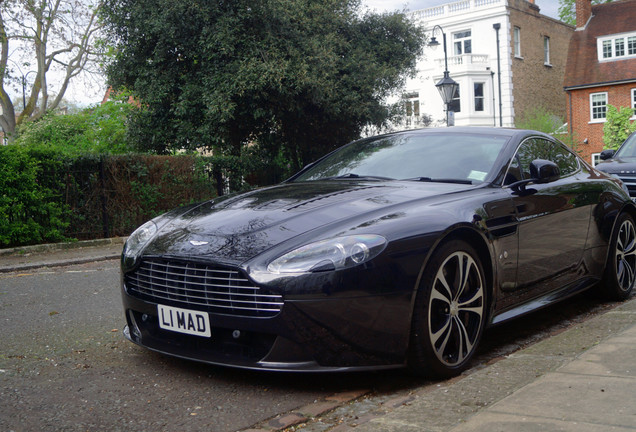 Aston Martin V12 Vantage Carbon Black Edition