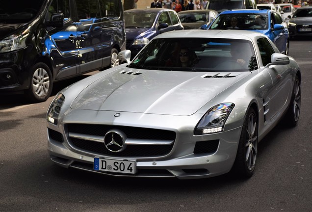 Mercedes-Benz SLS AMG