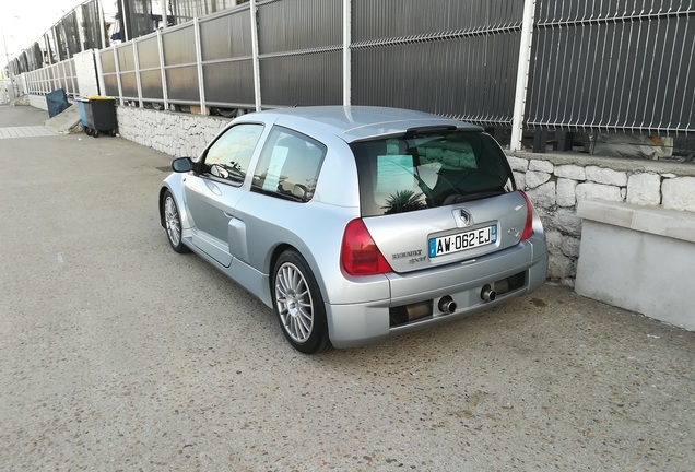 Renault Clio V6