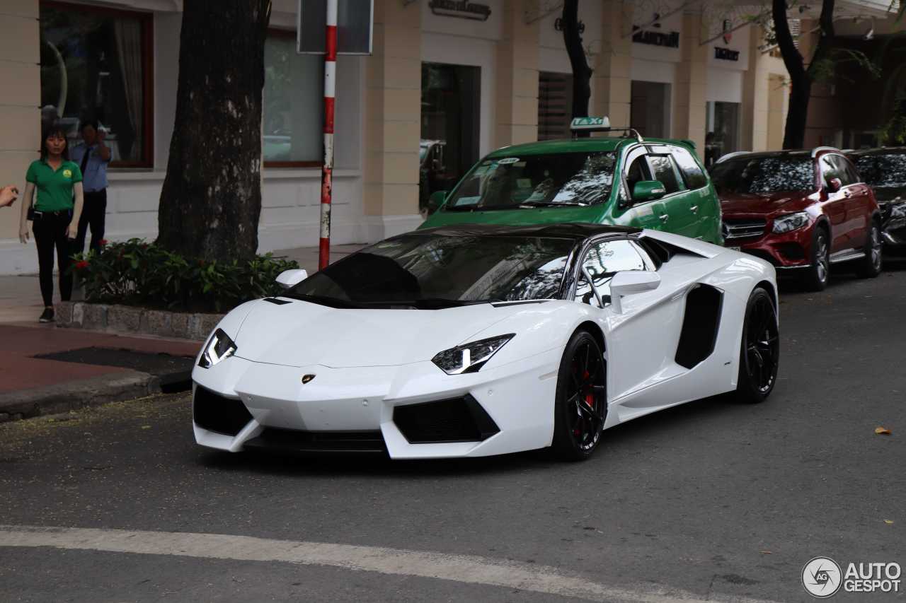 Lamborghini Aventador LP700-4 Roadster