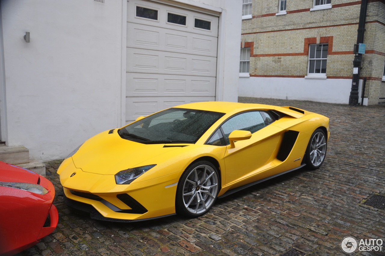 Lamborghini Aventador S LP740-4