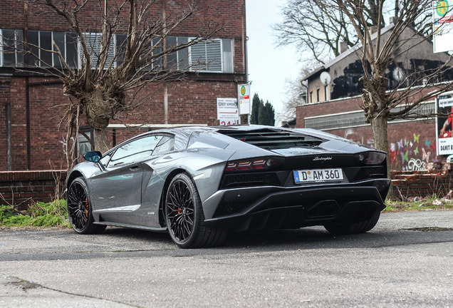 Lamborghini Aventador S LP740-4