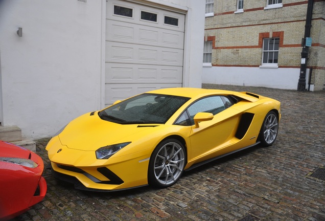 Lamborghini Aventador S LP740-4