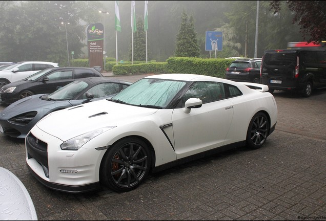 Nissan GT-R 2012