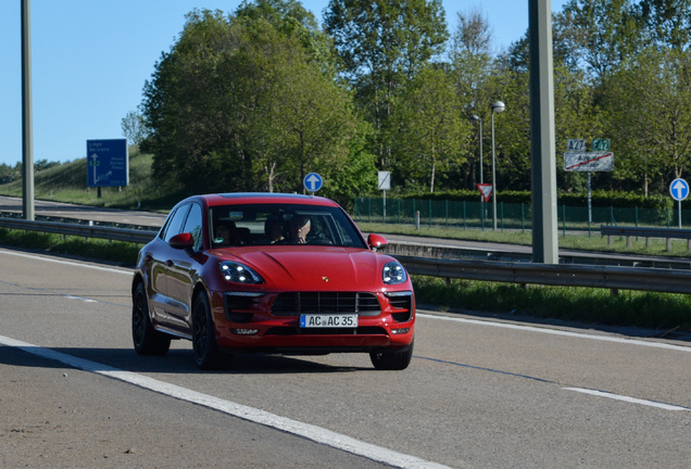 Porsche 95B Macan GTS