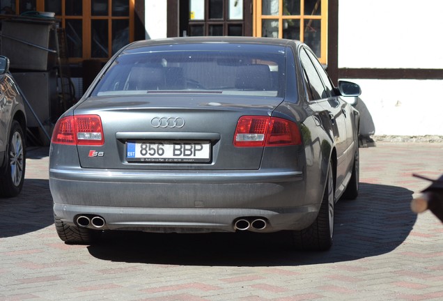 Audi S8 D3