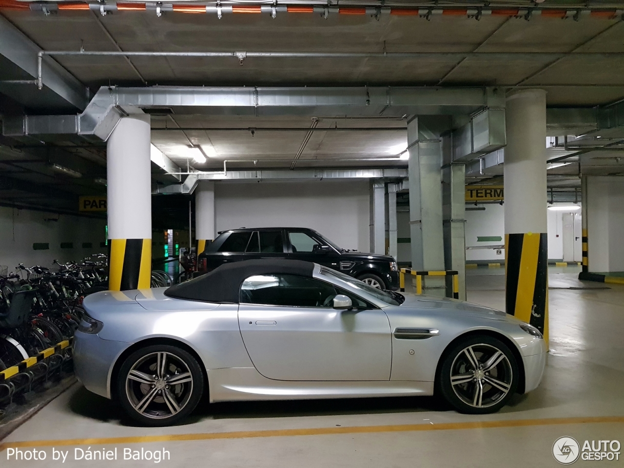 Aston Martin V8 Vantage Roadster