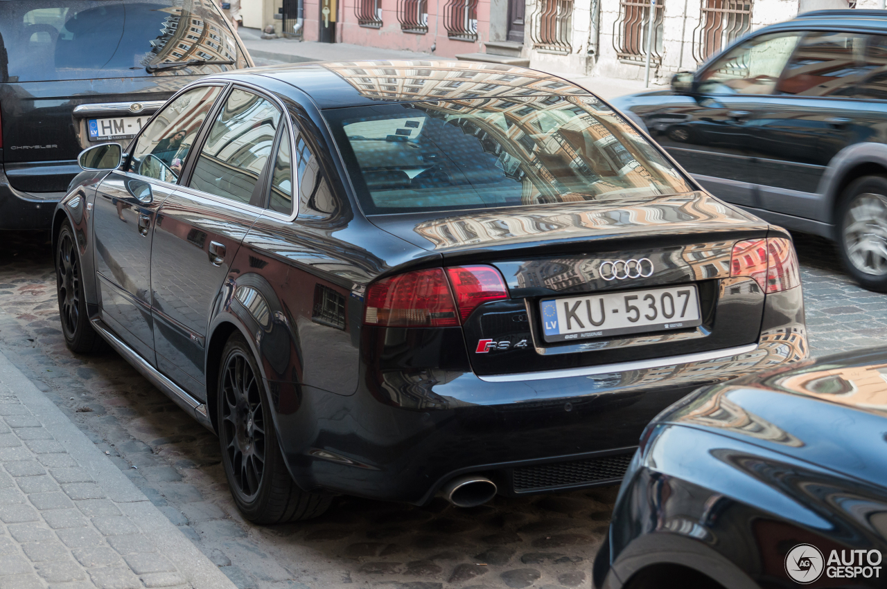 Audi RS4 Sedan