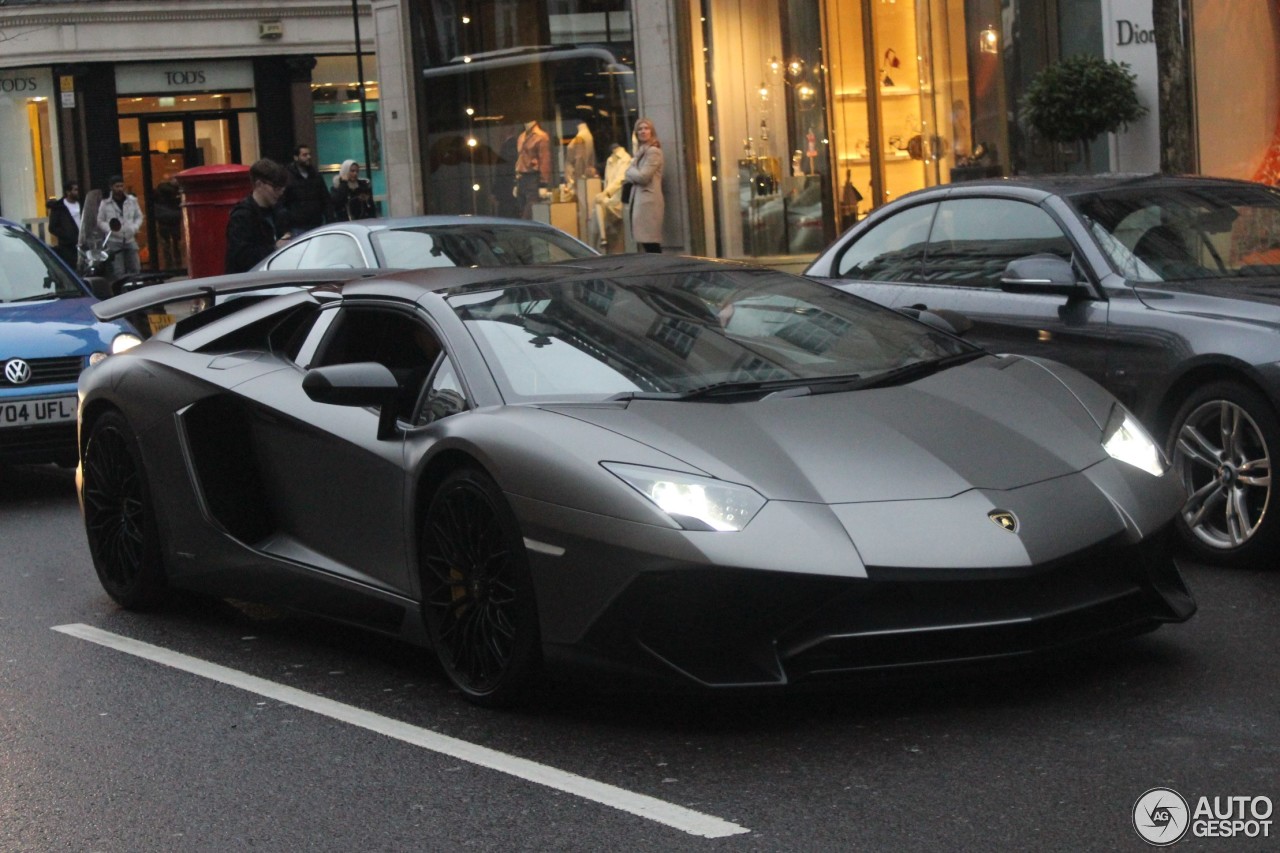 Lamborghini Aventador LP750-4 SuperVeloce Roadster