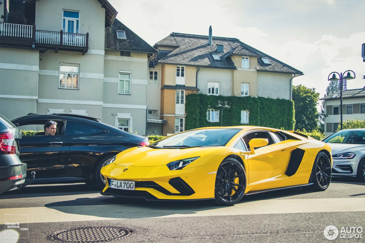 Lamborghini Aventador S LP740-4