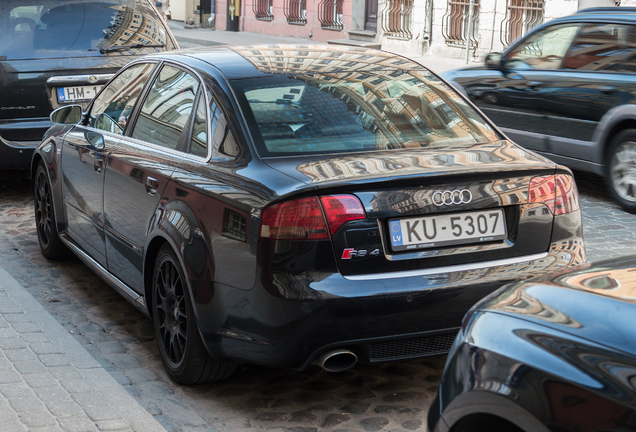 Audi RS4 Sedan