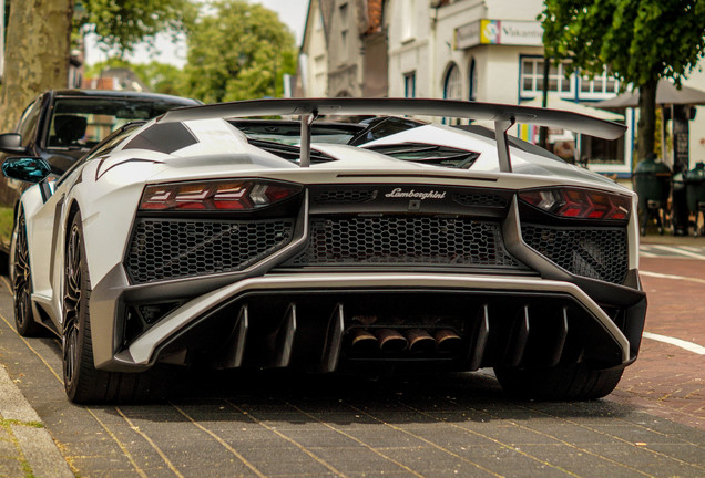 Lamborghini Aventador LP750-4 SuperVeloce Roadster