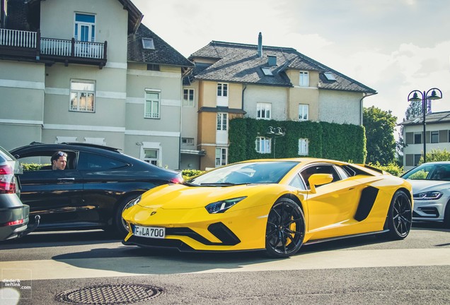 Lamborghini Aventador S LP740-4