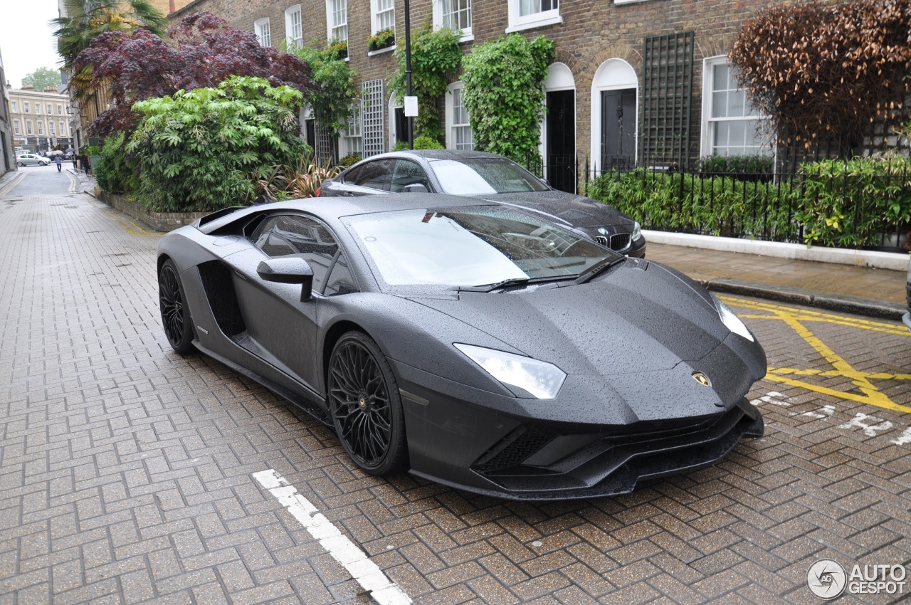 Lamborghini Aventador S LP740-4