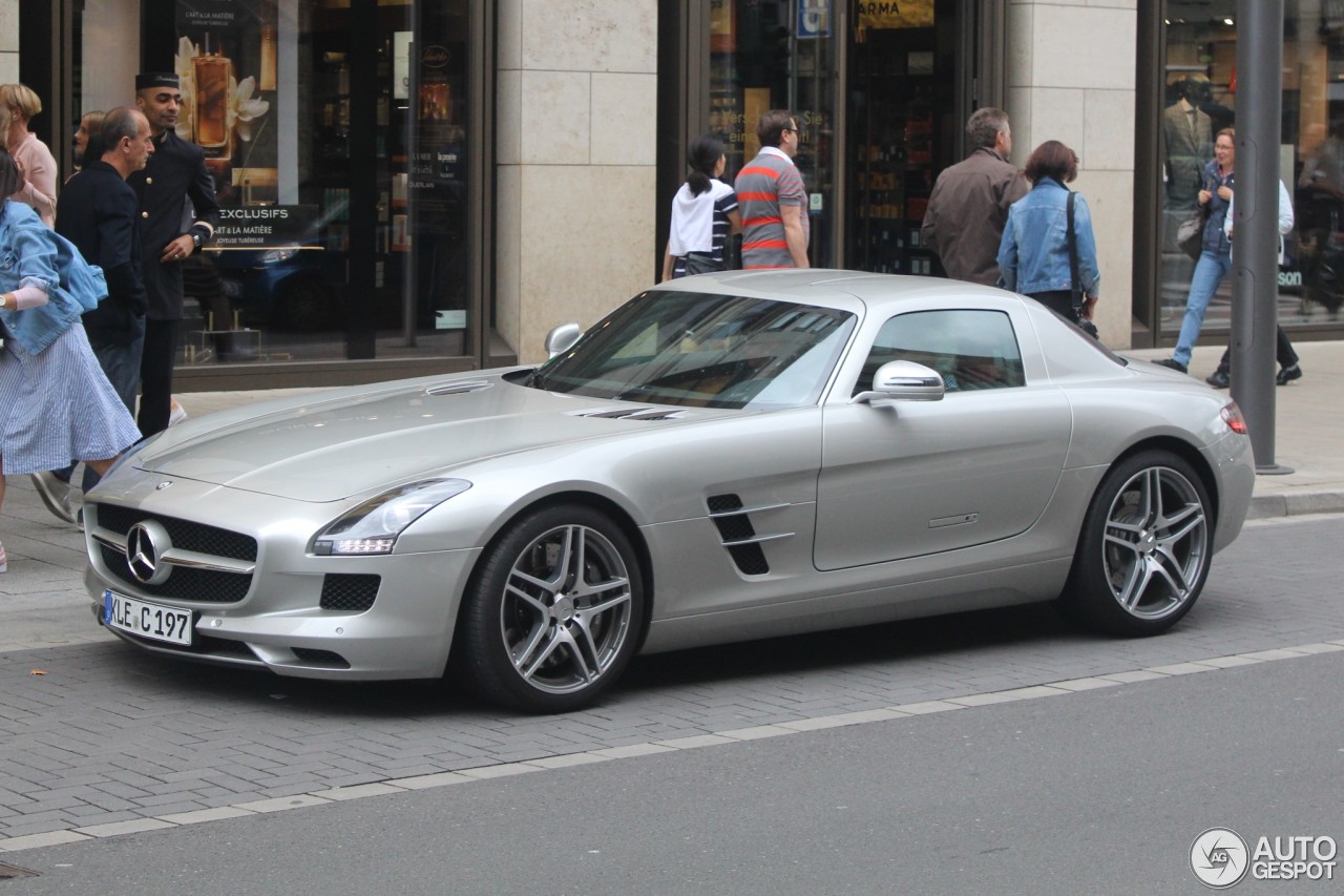 Mercedes-Benz SLS AMG