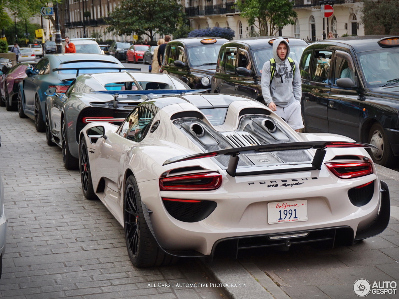 Porsche 918 Spyder Weissach Package