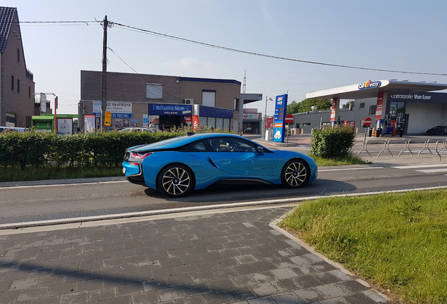 BMW i8