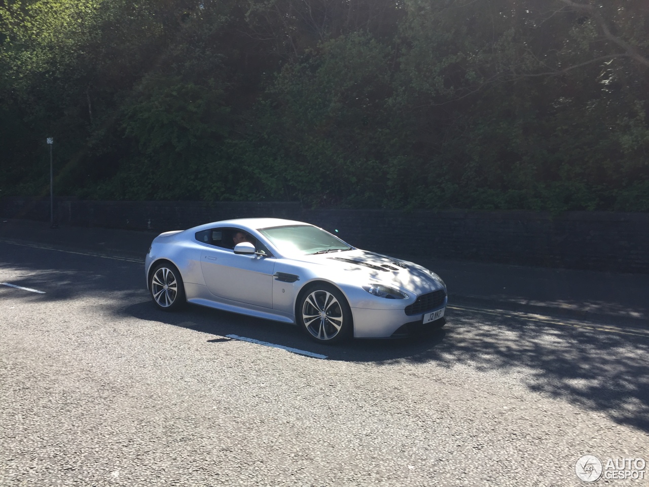 Aston Martin V12 Vantage