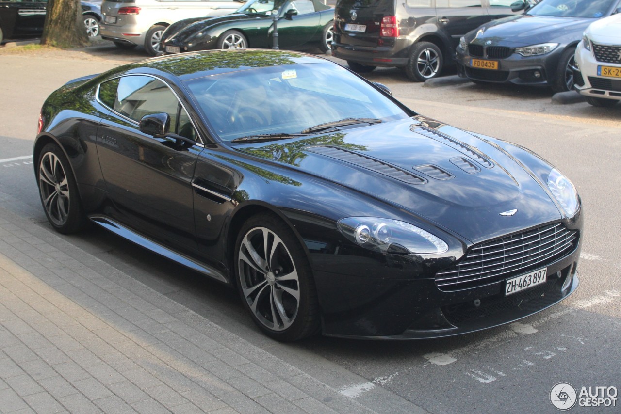 Aston Martin V12 Vantage