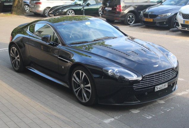 Aston Martin V12 Vantage