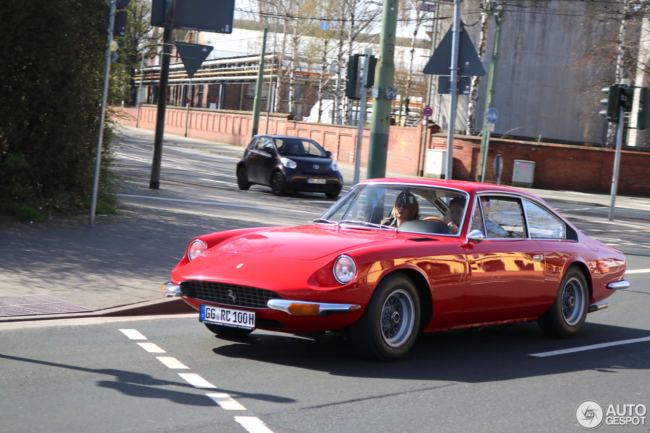 Ferrari 365 GT 2+2