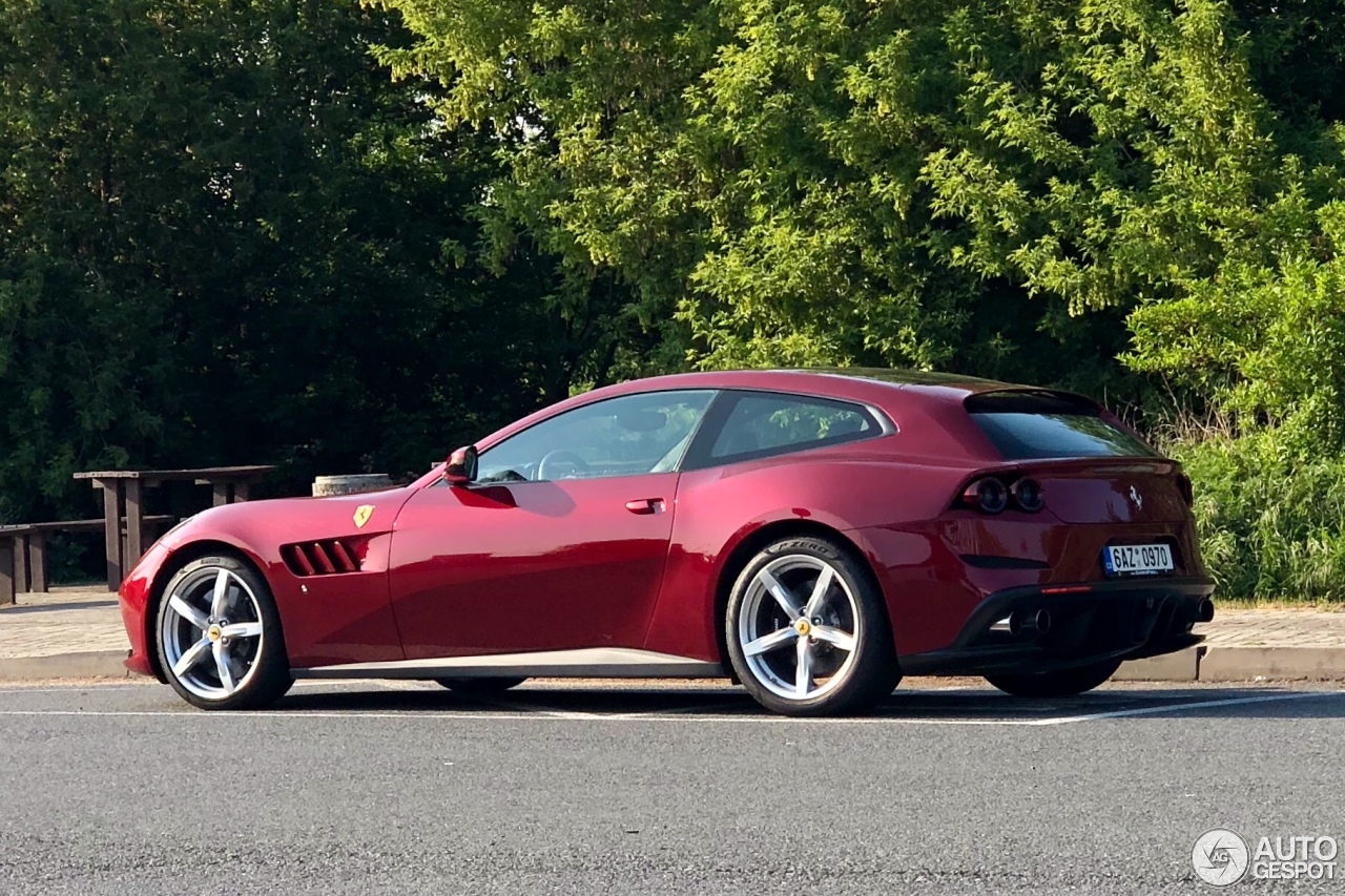 Ferrari GTC4Lusso