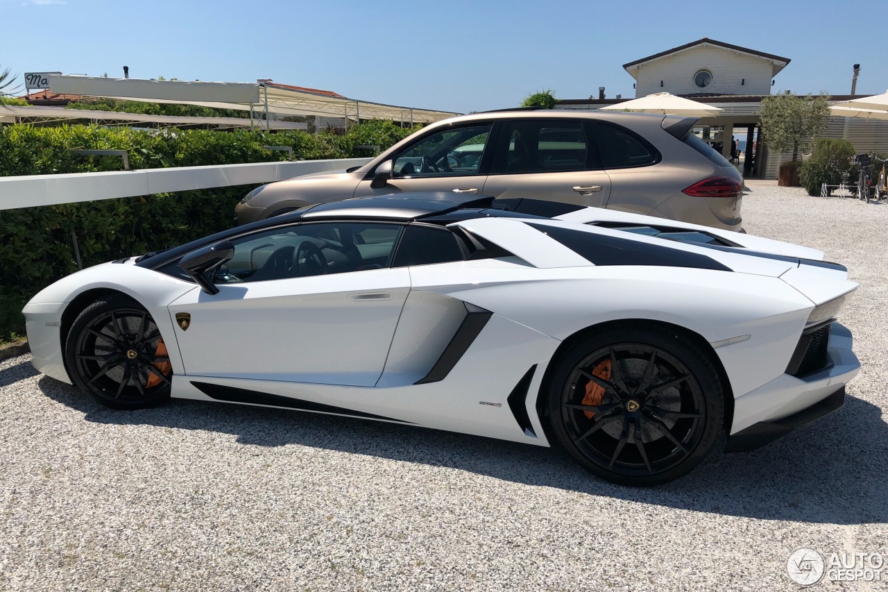 Lamborghini Aventador LP700-4 Roadster