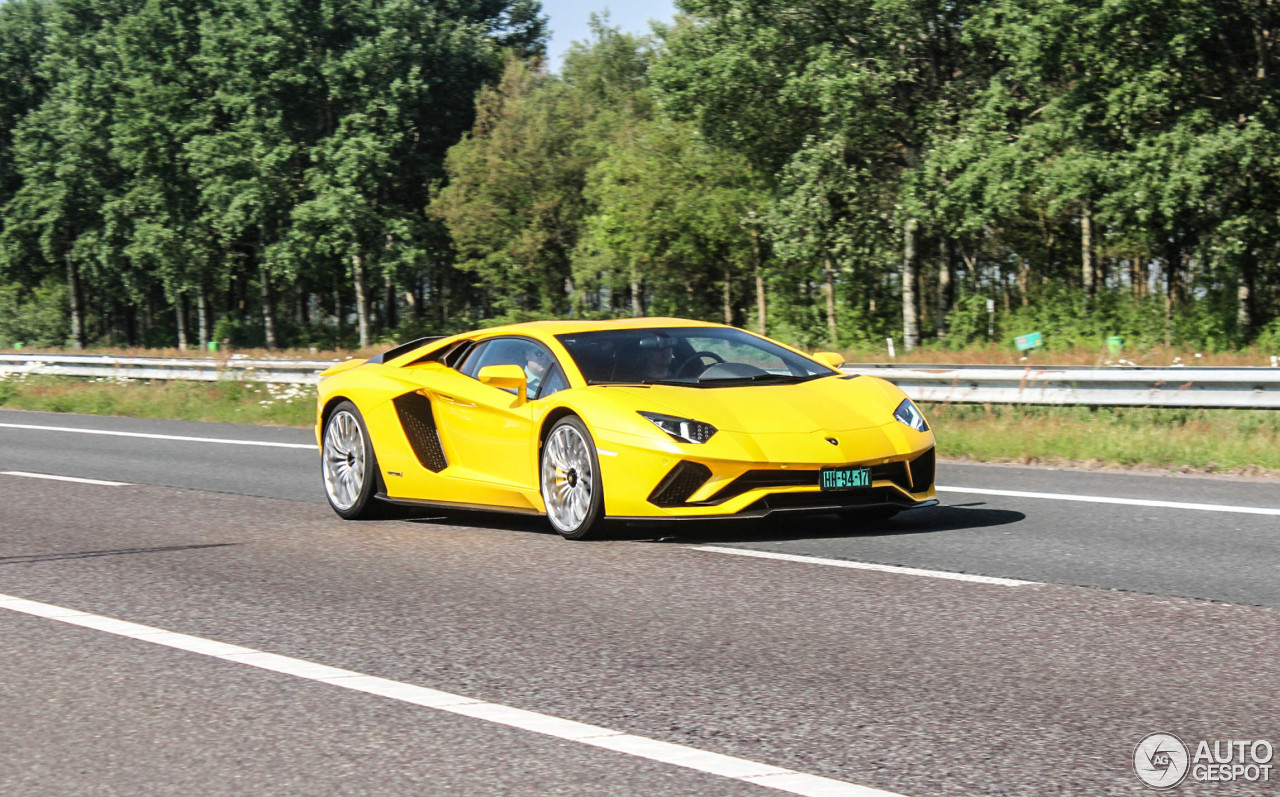 Lamborghini Aventador S LP740-4